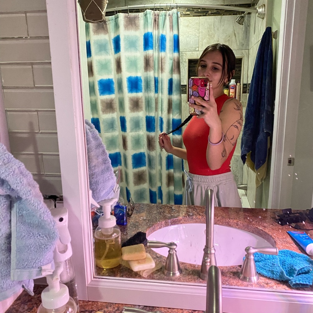 Meet your Posher, Alexia